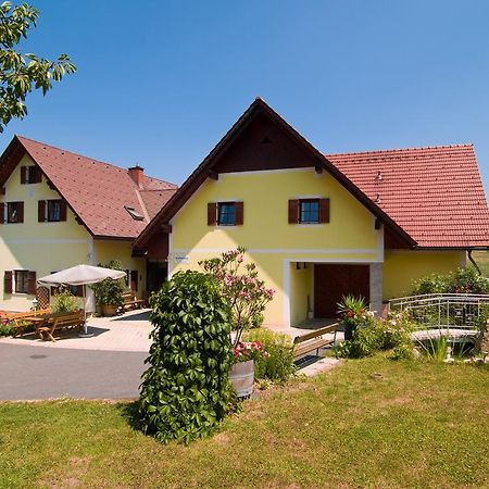 Bed and Breakfast Weingut Schwarzl Ratsch an der Weinstraße Exterior foto