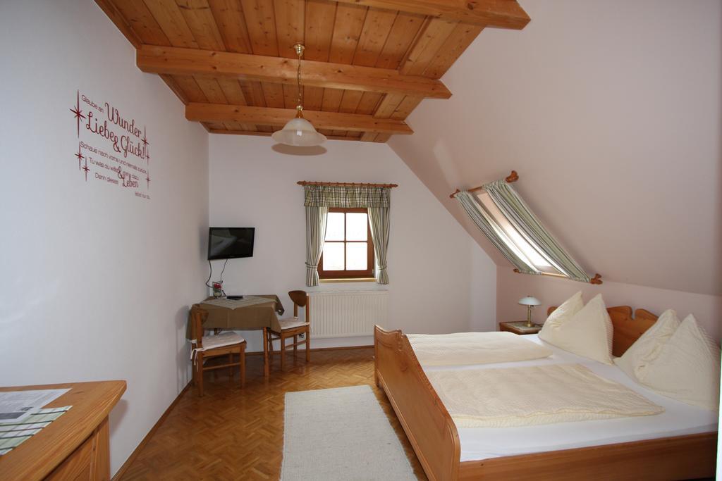Bed and Breakfast Weingut Schwarzl Ratsch an der Weinstraße Zimmer foto