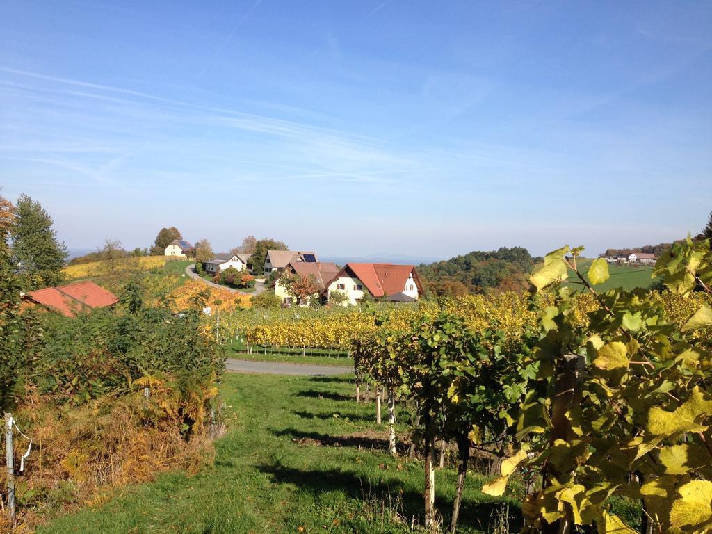 Bed and Breakfast Weingut Schwarzl Ratsch an der Weinstraße Exterior foto