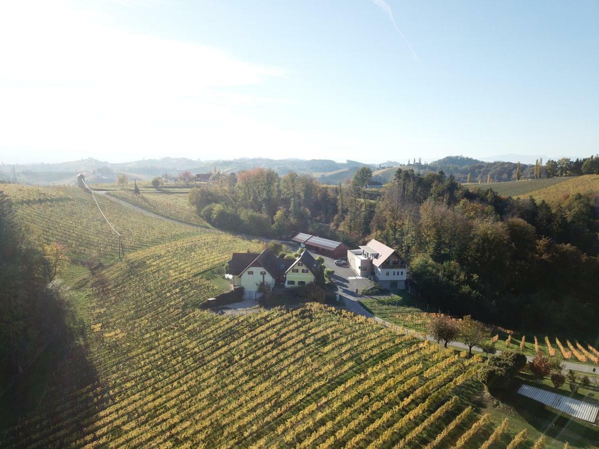Bed and Breakfast Weingut Schwarzl Ratsch an der Weinstraße Exterior foto